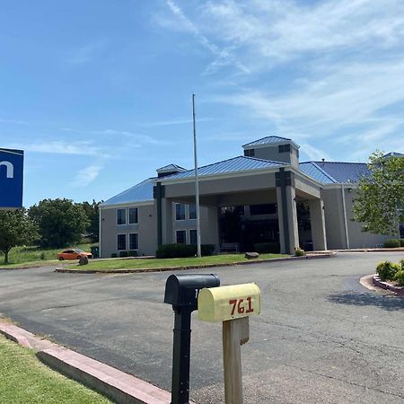 Days Inn & Suites By Wyndham Tahlequah Exterior photo