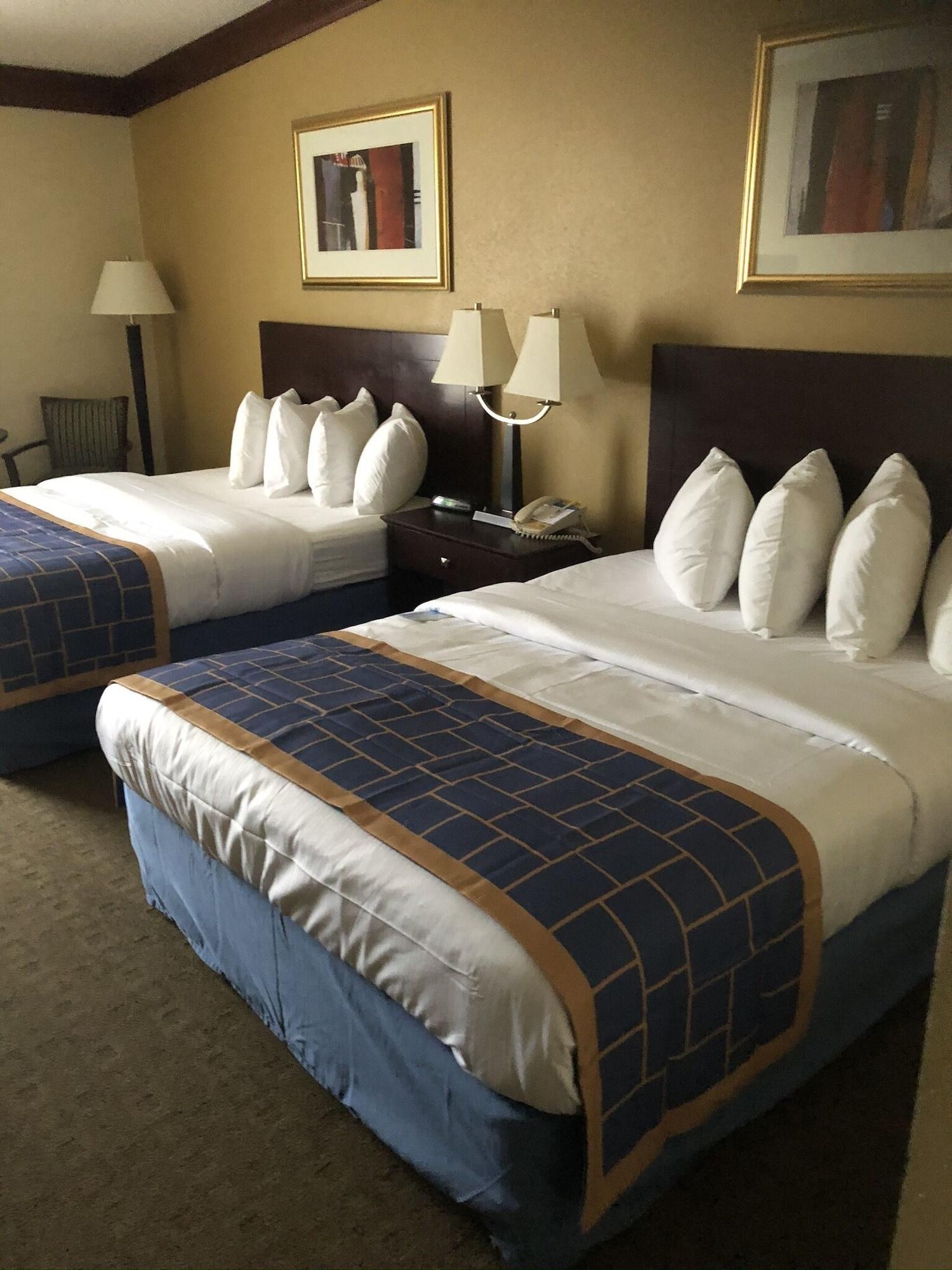Days Inn & Suites By Wyndham Tahlequah Exterior photo