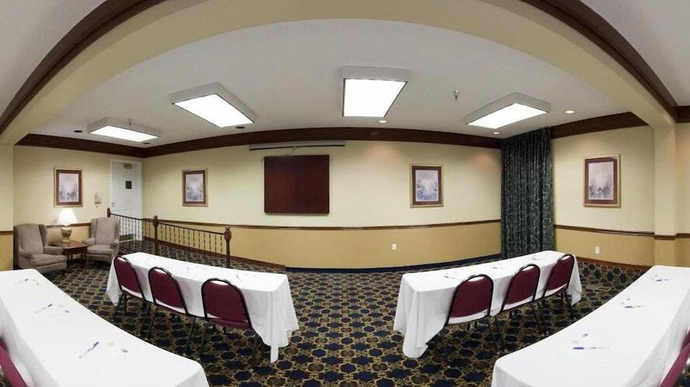 Days Inn & Suites By Wyndham Tahlequah Exterior photo