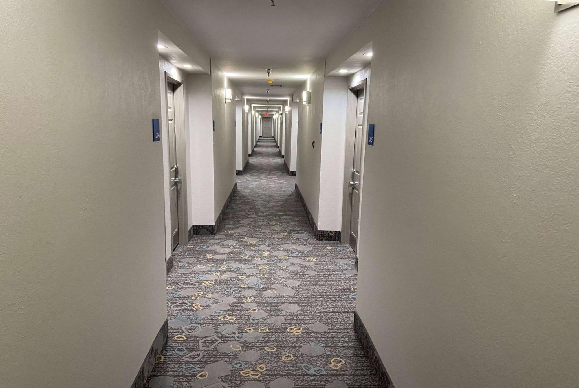 Days Inn & Suites By Wyndham Tahlequah Exterior photo